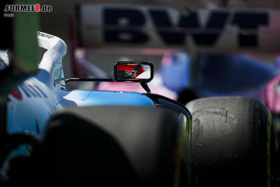 Robert Kubica (5): Die Comeback-Story um den Polen hätte ein modernes Formel-1-Märchen werden können. Hätte. Denn sportlich geht leider nicht viel. Auch nach Chassiswechsel war Kubica im Qualifying um 1,2 Sekunden langsamer als sein Teamkollege. Wenn er so weitermacht, ist das Comeback bald zu Ende. Robert Kubica (5): Die Comeback-Story um den Polen hätte ein modernes Formel-1-Märchen werden können. Hätte. Denn sportlich geht leider nicht viel. Auch nach Chassiswechsel war Kubica im Qualifying um 1,2 Sekunden langsamer als sein Teamkollege. Wenn er so weitermacht, ist das Comeback bald zu Ende.