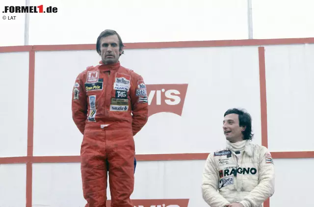 Brasilien 1981 - Sebastian Vettel ist nicht der erste Pilot, der sich einer Teamorder widersetzt. Schon mehr als 30 Jahre zuvor sorgt Carlos Reutemann bei Williams für Ärger, weil er sich beim zweiten Saisonrennen weigert, Alan Jones den Sieg zu überlassen. Der ist so sauer, dass er anschließend das Podium schwänzt. Foto zur News: Brasilien 1981 - Sebastian Vettel ist nicht der erste Pilot, der sich einer Teamorder widersetzt. Schon mehr als 30 Jahre zuvor sorgt Carlos Reutemann bei Williams für Ärger, weil er sich beim zweiten Saisonrennen weigert, Alan Jones den Sieg zu überlassen. Der ist so sauer, dass er anschließend das Podium schwänzt.