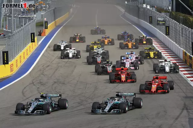 Wingman Bottas - Auch 2018 sorgt der Große Preis von Russland schon für Diskussionen. Dieses Mal steht aber nicht Ferrari sondern Mercedes im Mittelpunkt. Der Leittragende ist Valtteri Bottas, der Teamkollege Lewis Hamilton den Sieg überlassen muss. Die Silberpfeile feiern am Ende einen Doppelerfolg. Foto zur News: Wingman Bottas - Auch 2018 sorgt der Große Preis von Russland schon für Diskussionen. Dieses Mal steht aber nicht Ferrari sondern Mercedes im Mittelpunkt. Der Leittragende ist Valtteri Bottas, der Teamkollege Lewis Hamilton den Sieg überlassen muss. Die Silberpfeile feiern am Ende einen Doppelerfolg.