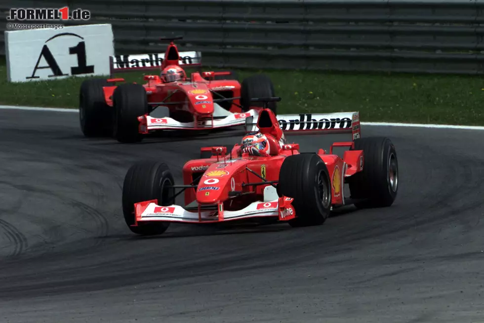 Foto zur News: Übrigens: Der berühmte Satz &quot;Let Michael pass for the championship!&quot; fällt in Österreich bereits ein Jahr zuvor - und wird damals sogar live im TV übertragen. Da muss Barrichello aber &quot;nur&quot; Platz zwei an Schumi abtreten. In beiden Jahren hätte der übrigens auch ohne Stallorder klar den Titel gewonnen.