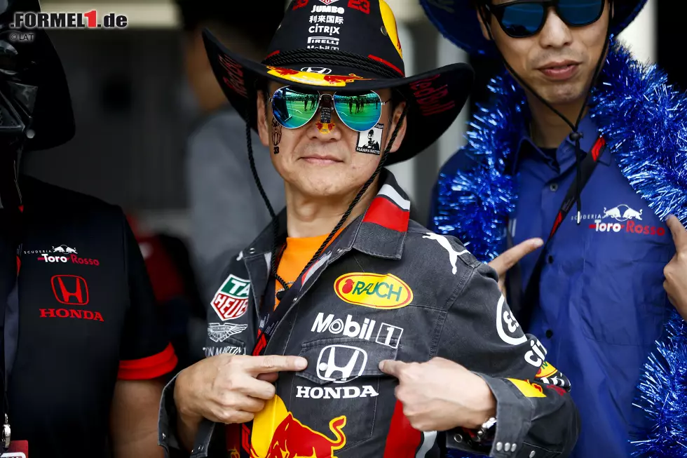 Besonders viele Fans drücken an diesem Wochenende Honda die Daumen. Klar, ist ja auch das Heimspiel der Japaner! Foto zur News: Besonders viele Fans drücken an diesem Wochenende Honda die Daumen. Klar, ist ja auch das Heimspiel der Japaner!