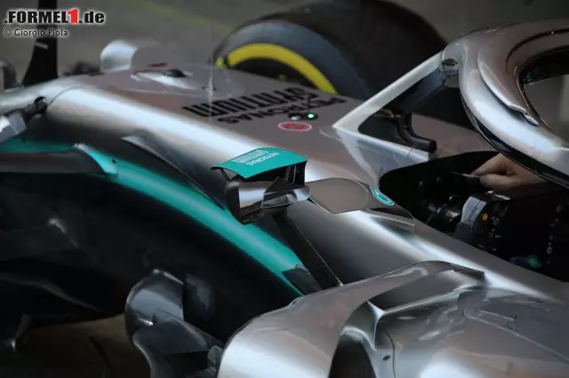 Mercedes W10: Rückspiegel Foto zur News: Mercedes W10: Rückspiegel