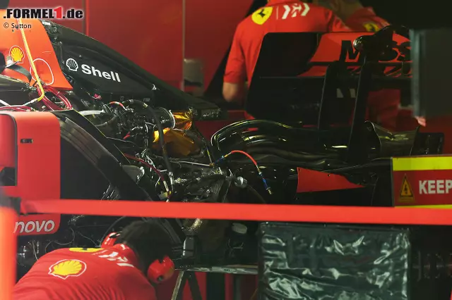 Ferrari SF90: Motorinstallation Foto zur News: Ferrari SF90: Motorinstallation