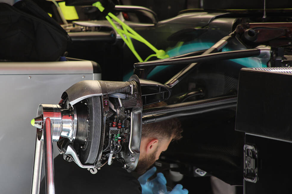 Foto zur News: Mercedes W10: Vorderradaufhängung mit Bremse