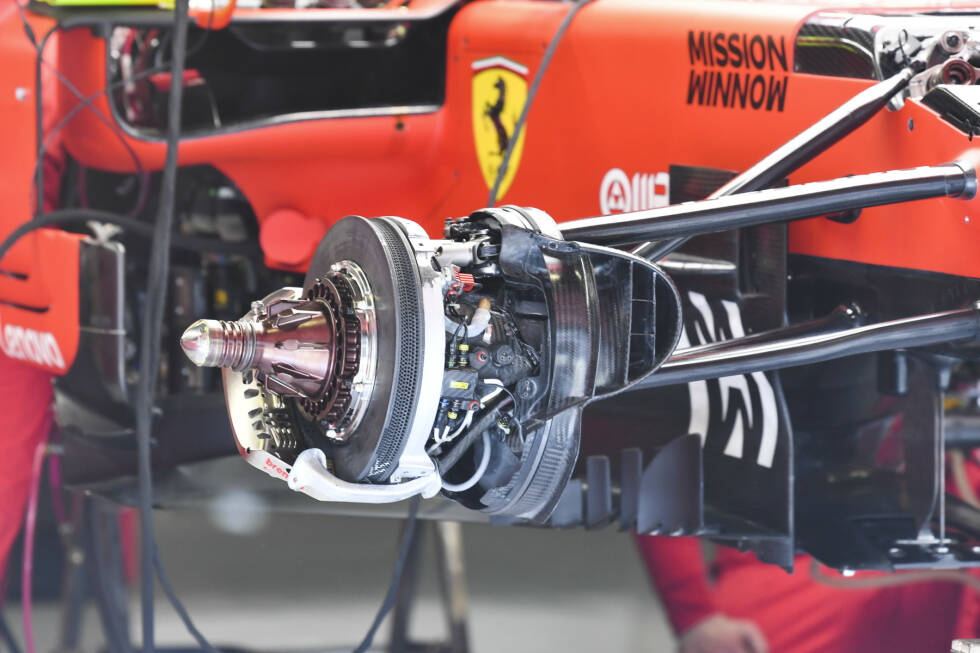 Foto zur News: Ferrari SF90: Vorderradaufhängung mit Bremse