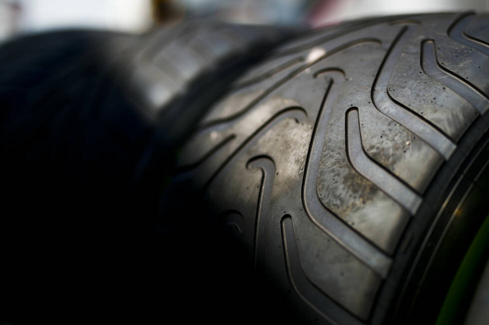 Foto zur News: Intermediate-Reifen von Pirelli