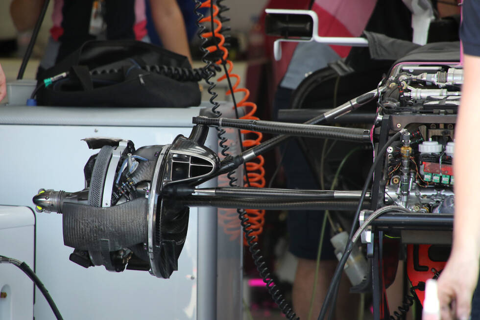 Foto zur News: Racing Point RP19: Vorderradaufhängung mit Bremskühlung