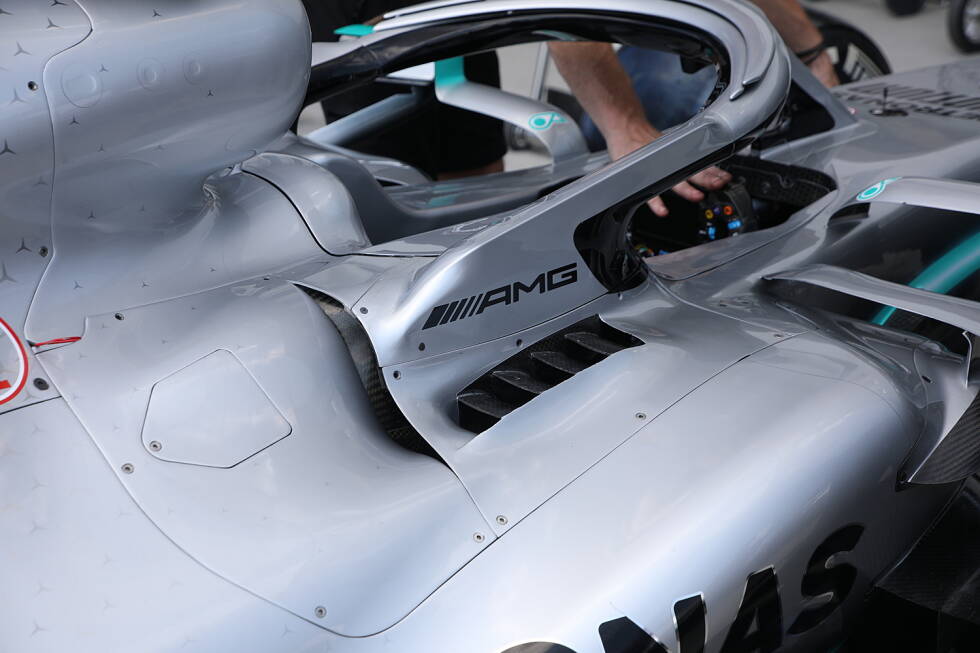 Foto zur News: Mercedes W10: Kühlöffnungen