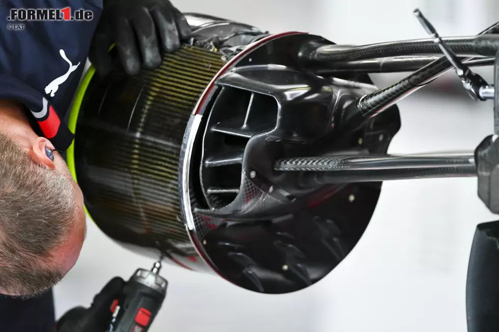 Foto zur News: Red Bull RB15: Bremskühlung