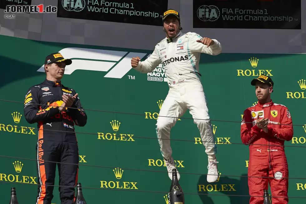 Lewis Hamilton (1): Im Qualifying hinter dem Teamkollegen, das hat er aber gleich am Start repariert. Strategie des Teams perfekt umgesetzt und verdient gewonnen. Das Gemecker am Funk hätte er sich sparen können; fahrerisch gibt es aber wieder einmal nichts auszusetzen. Weltmeisterlich. Foto zur News: Lewis Hamilton (1): Im Qualifying hinter dem Teamkollegen, das hat er aber gleich am Start repariert. Strategie des Teams perfekt umgesetzt und verdient gewonnen. Das Gemecker am Funk hätte er sich sparen können; fahrerisch gibt es aber wieder einmal nichts auszusetzen. Weltmeisterlich.
