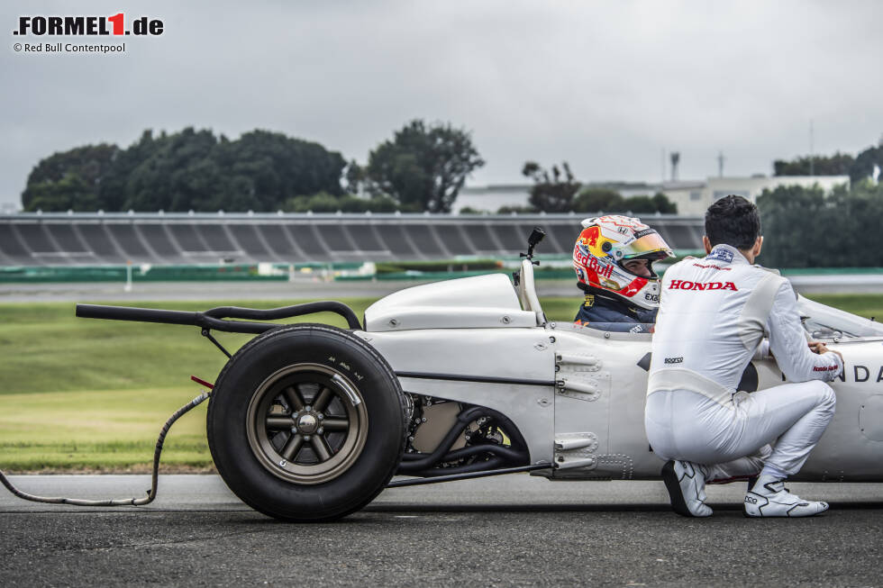 Foto zur News: Vor dem Heimspiel von Honda in Japan durfte Red-Bull-Pilot Max Verstappen einen besonderen Boliden testen ...