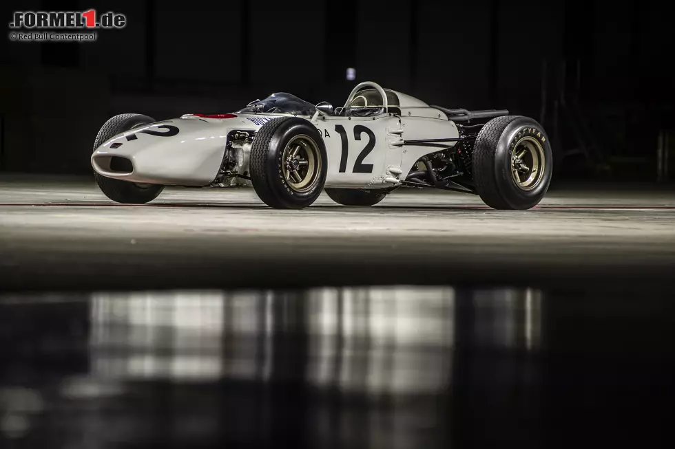 Der Honda RA272 in voller Pracht. Dieser Bolide wurde vom Werksteam in der Saison 1965 eingesetzt. Foto zur News: Der Honda RA272 in voller Pracht. Dieser Bolide wurde vom Werksteam in der Saison 1965 eingesetzt.