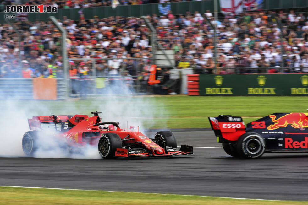 Foto zur News: Vettel will innen wieder an Verstappen vorbei, doch der macht die Linie zu. Beim Anbremsen fährt Vettel seinem Konkurrenten ins Heck.