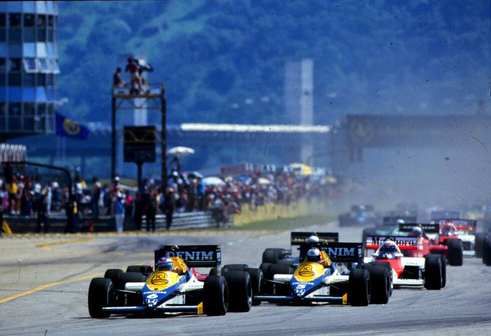 Foto zur News: Mit dem FW10 beginnt 1985 zumindest optisch eine neue Williams-Epoche, mit dem klassischen gelb-blau-weißen Branding. Das sollte bis Ende 1993 so bleiben.