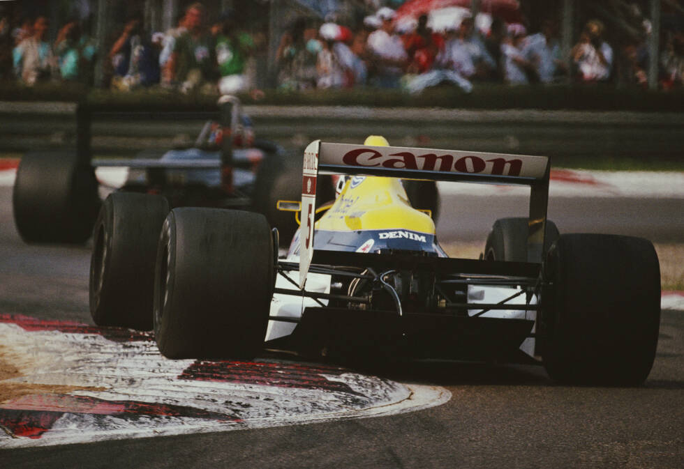 Foto zur News: Ohne Honda-Power fährt Williams 1988 mit Judd-Motoren hinterher. Trotzdem schreibt der FW12 Geschichte. Jean Luis Schlesser verhindert mit einer Kollision mit Ayrton Senna in Monza, dass McLaren alle 16 Rennen gewinnt.