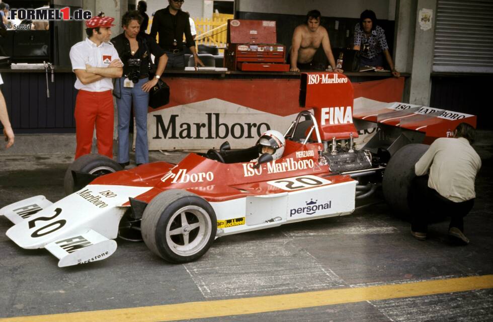 Der FW01 debütiert im Jahr 1974. Fahrer: Arturo Merzario. Frank Williams (links) sitzt noch nicht im Rollstuhl. Der FW01 debütiert im Jahr 1974. Fahrer: Arturo Merzario. Frank Williams (links) sitzt noch nicht im Rollstuhl.