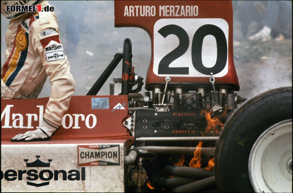 Foto zur News: Im gleichen Rennen (Jarama 1974) sitzt Arturo Merzario schon im FW03. Und macht sich schleunigst aus dem Staub, als das Auto zu brennen beginnt.