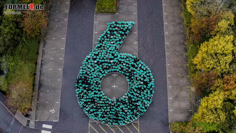 Foto zur News: Die Zahl 6 steht symbolisch für den Mercedes-Erfolg in der Formel 1: 2019 hat die Marke zum sechsten Mal in Folge seit 2014 sowohl die Fahrer- als auch die Konstrukteurswertung gewonnen. Das wurde nun gefeiert, in den Mercedes-Werken Brackley und Brixworth. Hier sind die Bilder!