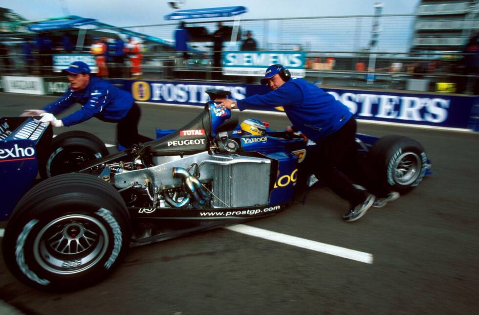 Foto zur News: Die Motoren: In der Saison 2000 kamen V10-Saugmotoren zum Einsatz. Tatsächlich ist Alonso gar der letzte Weltmeister (2005), der noch mit einem V10 gewinnen konnte, bevor 2006 der Umstieg auf die V8-Motoren erfolgte. Alle vier aktuellen Hersteller waren auch schon damals involviert.