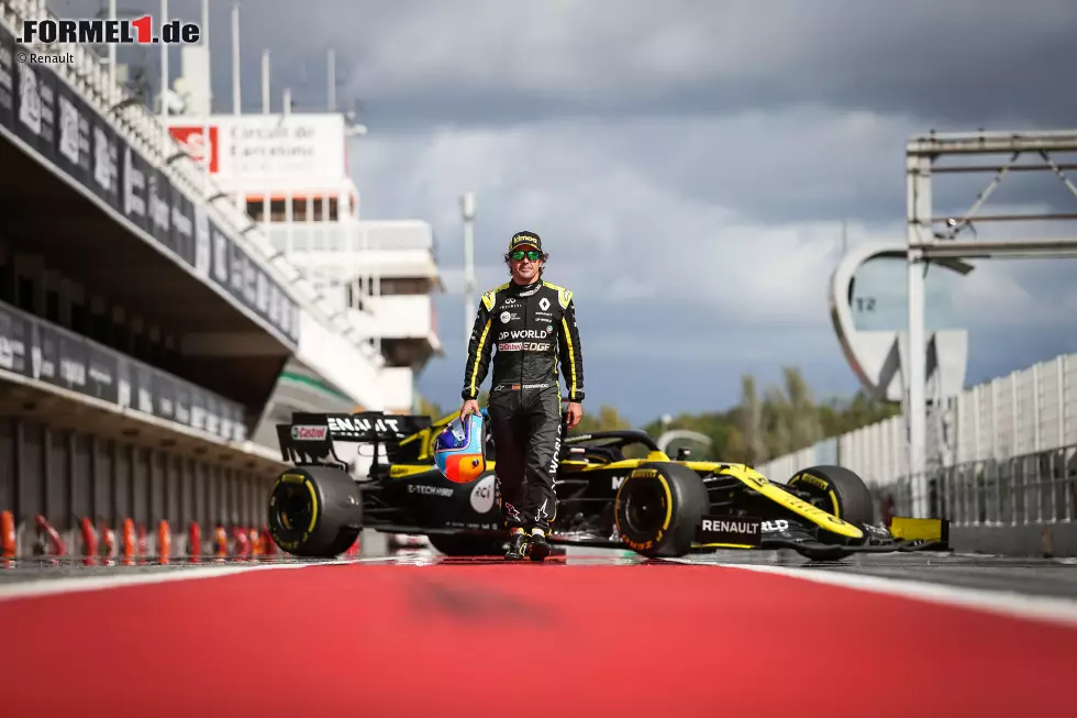 20 Jahre nach seinem ersten Renault-Test in Barcelona kehrte Alonso Mitte Oktober an jenen Ort zurück. Mit einem Filmtag bereitete sich auf sein Comeback vor, 2021 wird er wieder für das französische Werksteam angreifen. Es wird sein dritter Stint in Enstone sein. Foto zur News: 20 Jahre nach seinem ersten Renault-Test in Barcelona kehrte Alonso Mitte Oktober an jenen Ort zurück. Mit einem Filmtag bereitete sich auf sein Comeback vor, 2021 wird er wieder für das französische Werksteam angreifen. Es wird sein dritter Stint in Enstone sein.