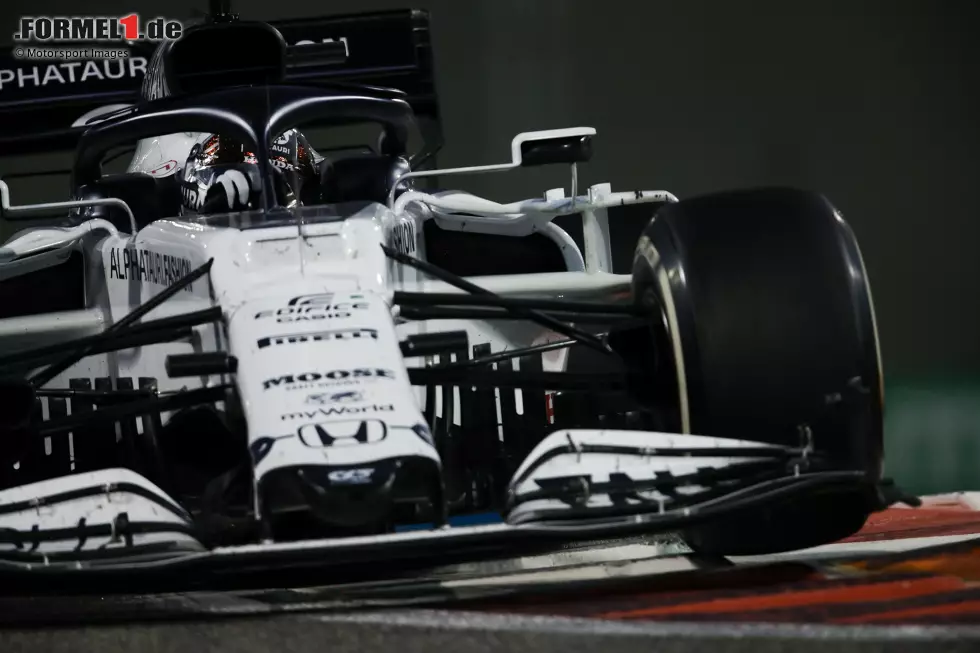 Daniil Kwjat (3): Sprach nach dem Qualifying von der besten Runde seiner gesamten Formel-1-Karriere. Das rettet ihn am Ende auch vor einer schlechteren Note, denn im Rennen war das relativ dünn. Von P7 gestartet, aber außerhalb der Punkte ins Ziel gekommen. Wahrscheinlich sein letzter Auftritt in der Königsklasse. Foto zur News: Daniil Kwjat (3): Sprach nach dem Qualifying von der besten Runde seiner gesamten Formel-1-Karriere. Das rettet ihn am Ende auch vor einer schlechteren Note, denn im Rennen war das relativ dünn. Von P7 gestartet, aber außerhalb der Punkte ins Ziel gekommen. Wahrscheinlich sein letzter Auftritt in der Königsklasse.