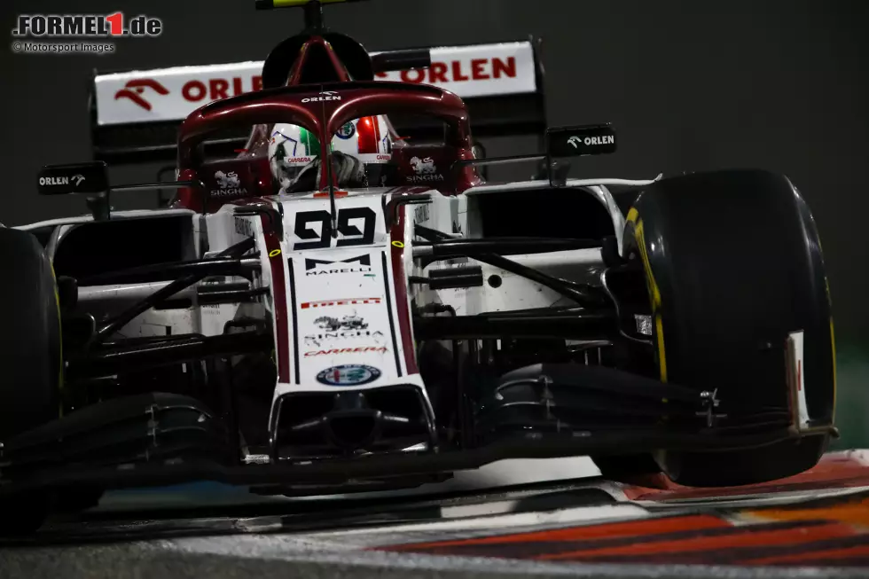 Antonio Giovinazzi (3): Im Quali als einziger aus den Hinterbänklerteams den Sprung in Q2 geschafft. Die gute Ausgangslage war im Rennen aber schnell weg, fiel sofort hinter den Teamkollegen zurück. Eine schlechte Strategie sorgte später dafür, dass er nur 16. wurde. Dafür konnte er nichts, aber mehr als eine 3 war das trotzdem nicht. Foto zur News: Antonio Giovinazzi (3): Im Quali als einziger aus den Hinterbänklerteams den Sprung in Q2 geschafft. Die gute Ausgangslage war im Rennen aber schnell weg, fiel sofort hinter den Teamkollegen zurück. Eine schlechte Strategie sorgte später dafür, dass er nur 16. wurde. Dafür konnte er nichts, aber mehr als eine 3 war das trotzdem nicht.