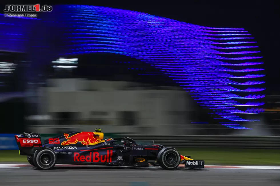 Alexander Albon (2): Hat mit P4 wenige Sekunden hinten den Mercedes-Piloten seinen Job erfüllt, mehr erwartet Red Bull gar nicht von ihm. Ähnliches gilt fürs Qualifying, wo er dieses Mal bis auf 0,3 Sekunden an Verstappen dran war. Deshalb gibt's auch von uns eine 2. Ob dieses eine Wochenende aber reicht, um das Cockpit zu halten ...? Foto zur News: Alexander Albon (2): Hat mit P4 wenige Sekunden hinten den Mercedes-Piloten seinen Job erfüllt, mehr erwartet Red Bull gar nicht von ihm. Ähnliches gilt fürs Qualifying, wo er dieses Mal bis auf 0,3 Sekunden an Verstappen dran war. Deshalb gibt's auch von uns eine 2. Ob dieses eine Wochenende aber reicht, um das Cockpit zu halten ...?