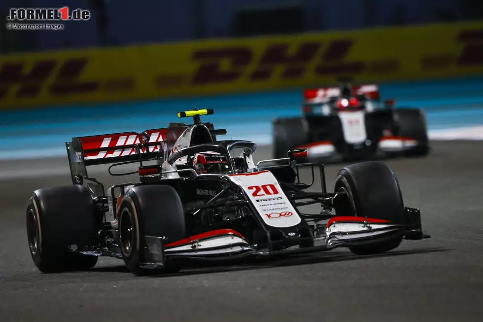 Foto zur News: Kevin Magnussen (4): Ganz leicht ist uns die Bewertung hier nicht gefallen, denn ohne Grosjean im zweiten Haas fehlte ein repräsentativer Maßstab. Im Qualifying zumindest die beiden Williams-Piloten und den neuen Teamkollegen geschlagen. Für eine 3 war uns das mit dem vorletzten Platz im Rennen vor Fittipaldi aber zu wenig.