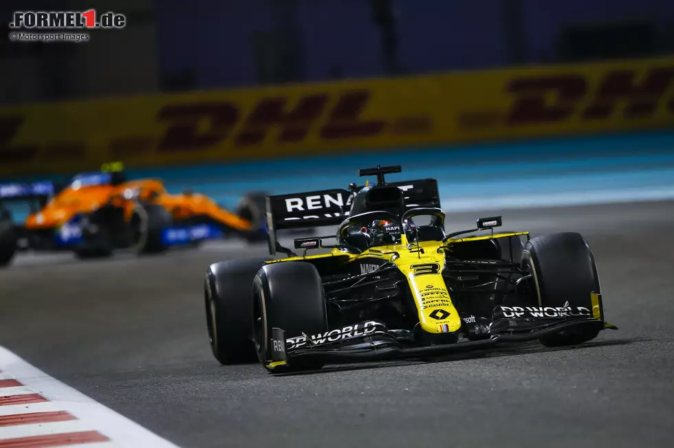 Daniel Ricciardo (2): Hatte ähnlich wie Vettel Pech mit dem Safety-Car. Allerdings hat er die Strategie mit P7 trotzdem noch zum Funktionieren gebracht. Dazu am Ende die schnellste Runde gefahren. Eine 1 gibt's von uns allerdings nicht, dafür war das Qualifying mit dem Aus in Q2 hinter Ocon etwas zu schwach. Foto zur News: Daniel Ricciardo (2): Hatte ähnlich wie Vettel Pech mit dem Safety-Car. Allerdings hat er die Strategie mit P7 trotzdem noch zum Funktionieren gebracht. Dazu am Ende die schnellste Runde gefahren. Eine 1 gibt's von uns allerdings nicht, dafür war das Qualifying mit dem Aus in Q2 hinter Ocon etwas zu schwach.