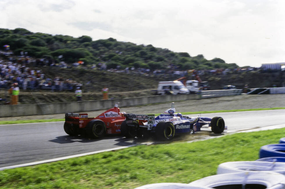Foto zur News: 1997: Michael Schumacher (Ferrari) statt Jacques Villeneuve (Williams) - &quot;Schumi&quot; wäre mit vier Punkten Vorsprung auf den Kanadier zum Finale nach Hockenheim gekommen. P2 hätte dort zum Titel gereicht, weil Villeneuve nicht ins Ziel kommt. Und Jerez hätte es nie gegeben ..