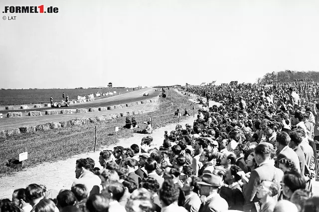 Foto zur News: Silverstone (1950) - Nicht umsonst gilt Silverstone als "Wiege der Formel 1". 1950 findet hier das erste Rennen der Königsklasse überhaupt statt. Sieger: Giuseppe Farina auf Alfa Romeo. Es soll in der mittlerweile 70-jährigen Geschichte der Formel 1 allerdings das einzige Mal bleiben, dass eine Saison in Großbritannien beginnt.