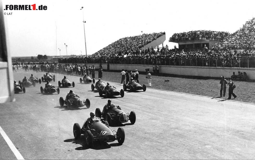 Buenos Aires (1953-1958, 1960, 1972-1975 und 1977-1980) - Ganze 15 Mal beginnt die Formel-1-Saison in Argentinien, das erste Mal 1953. Über die Jahre verschwindet die Strecke in Buenos Aires immer wieder aus dem Kalender, kehrt aber auch mehrfach zurück. Letztmalig wird hier 1998 gefahren. Buenos Aires (1953-1958, 1960, 1972-1975 und 1977-1980) - Ganze 15 Mal beginnt die Formel-1-Saison in Argentinien, das erste Mal 1953. Über die Jahre verschwindet die Strecke in Buenos Aires immer wieder aus dem Kalender, kehrt aber auch mehrfach zurück. Letztmalig wird hier 1998 gefahren.