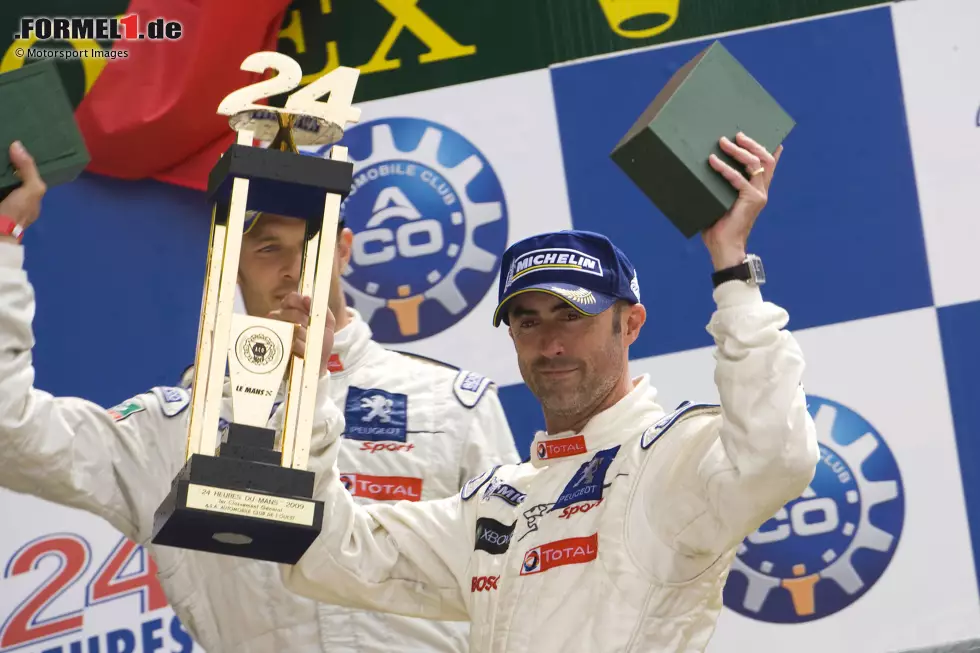 2009 gewinnt er mit Marc Gene und Alex Wurz für Peugeot die 24 Stunden von Le Mans. Dazu kommen unter anderem zwei weitere Klassensiege, vier Klassensiege bei den 12 Stunden von Sebring, ein Triumph bei den 24 Stunden von Spa und zwei ALMS-Titel. 1997 triumphiert er zudem mit Bruder Geoff beim Bathurst 1000. Foto zur News: 2009 gewinnt er mit Marc Gene und Alex Wurz für Peugeot die 24 Stunden von Le Mans. Dazu kommen unter anderem zwei weitere Klassensiege, vier Klassensiege bei den 12 Stunden von Sebring, ein Triumph bei den 24 Stunden von Spa und zwei ALMS-Titel. 1997 triumphiert er zudem mit Bruder Geoff beim Bathurst 1000.