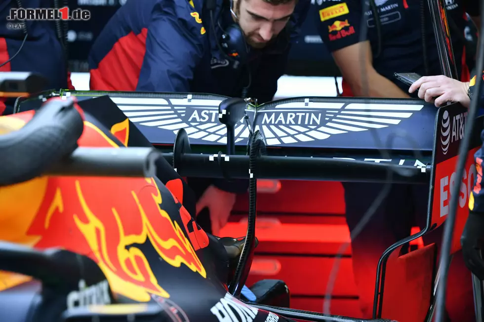 Foto zur News: Red Bull: &quot;Nach der Bestätigung, dass der Australien-Grand-Prix abgesagt worden ist, und in Anbetracht der Ereignisse höherer Gewalt, die wir im Zusammenhang mit der COVID-19-Pandemie erleben, liegt der Fokus des Teams nun darauf, sicherzustellen, dass sämtliches Personal sicher und so schnell wie möglich nach Hause zurückkehren kann.&quot;