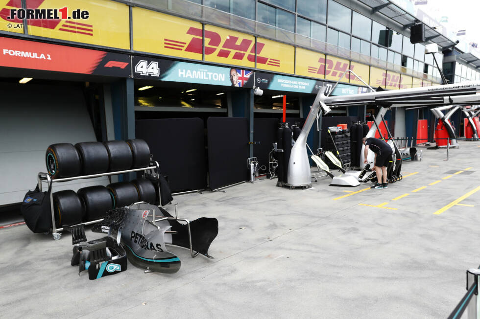 Mercedes: "Das Mercedes-Team hat heute einen Brief an die FIA und die Formel 1 geschickt und darin um die Absage des Großen Preises von Australien 2020 gebeten. Im Angesicht der Ereignisse höherer Gewalt hinsichtlich der Coronavirus-Pandemie haben wir nicht mehr das Gefühl, dass die Sicherheit unserer Angestellten garantiert werden kann." Mercedes: "Das Mercedes-Team hat heute einen Brief an die FIA und die Formel 1 geschickt und darin um die Absage des Großen Preises von Australien 2020 gebeten. Im Angesicht der Ereignisse höherer Gewalt hinsichtlich der Coronavirus-Pandemie haben wir nicht mehr das Gefühl, dass die Sicherheit unserer Angestellten garantiert werden kann."