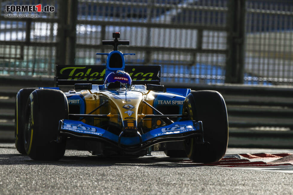 Foto zur News: Fernando Alonso im Renault R25