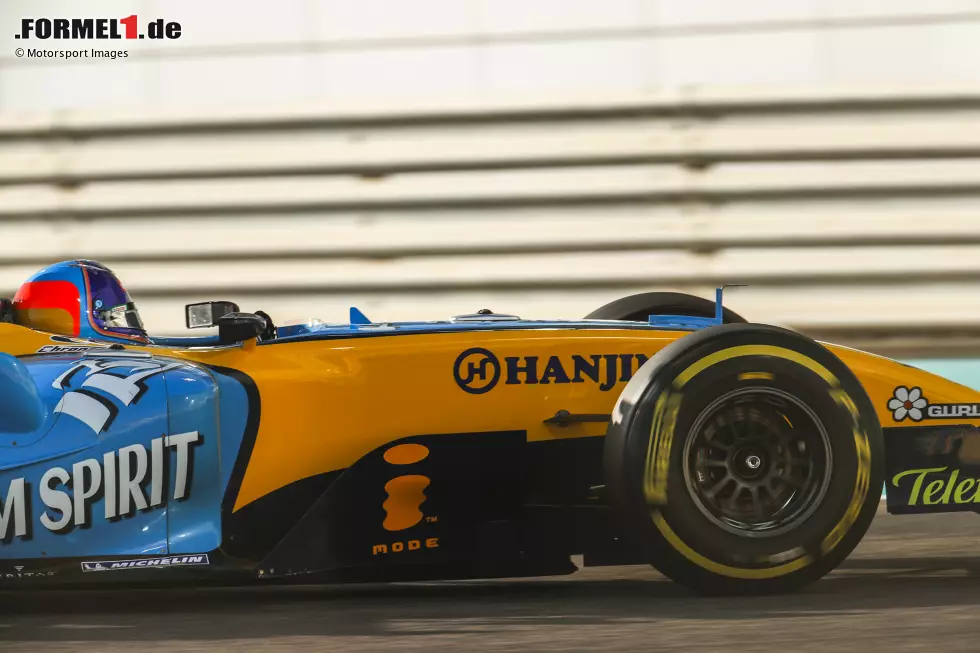 Foto zur News: Fernando Alonso im Renault R25