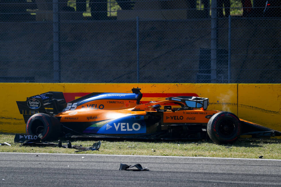 Foto zur News: McLaren-Fahrer Carlos Sainz ist genauso in den Zwischenfall verstrickt wie ...