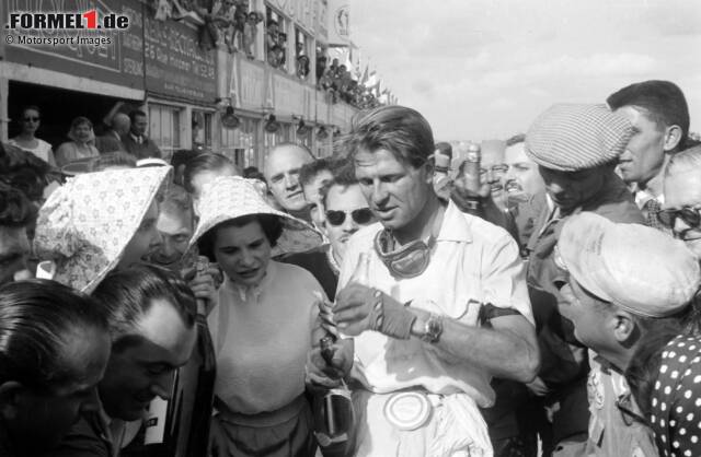 Foto zur News: Peter Collins ist der vielleicht selbstloseste Formel-1-Fahrer: 1956 überlässt er Ferrari-Teamkollege Juan Manuel Fangio beim Finale sein Auto, obwohl Collins selbst noch Titelchancen hat!