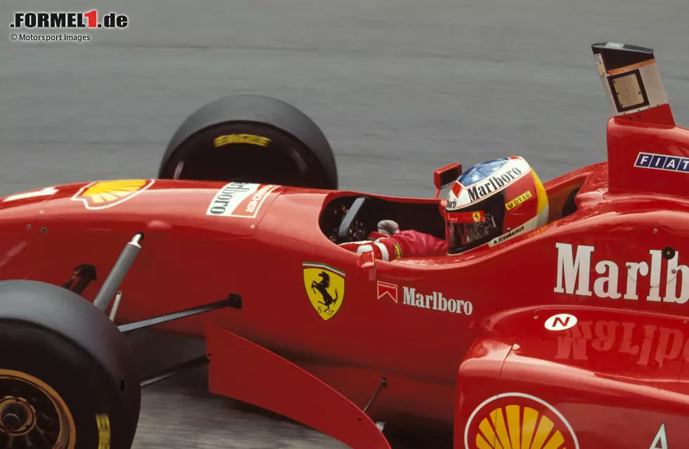 ... seine eigenen Helme im Nassen von innen beschlagen. Schumacher stellt einen seiner Helme zur Verfügung, weil er eine ähnliche Kopfgröße hat wie Coulthard. Foto zur News: ... seine eigenen Helme im Nassen von innen beschlagen. Schumacher stellt einen seiner Helme zur Verfügung, weil er eine ähnliche Kopfgröße hat wie Coulthard.