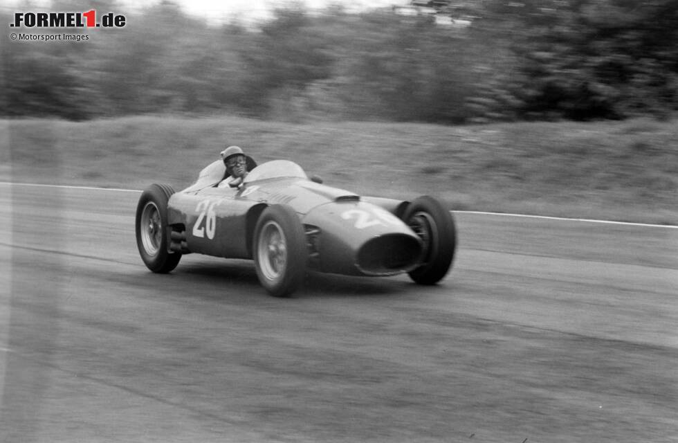 Foto zur News: Fangio wird Weltmeister. Und Collins wähnt sich jung genug für weitere Chancen. Die aber kommen nicht: Er stirbt wenig später bei einem Rennunfall.