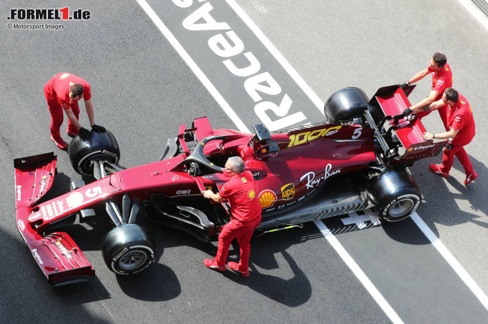 Es ist das Weinrot der 1950er-Jahre: Für sein 1.000. Rennen im Rahmen der Formel-1-Weltmeisterschaft legt Ferrari in Mugello ein spezielles Retro-Design auf! Es ist das Weinrot der 1950er-Jahre: Für sein 1.000. Rennen im Rahmen der Formel-1-Weltmeisterschaft legt Ferrari in Mugello ein spezielles Retro-Design auf!