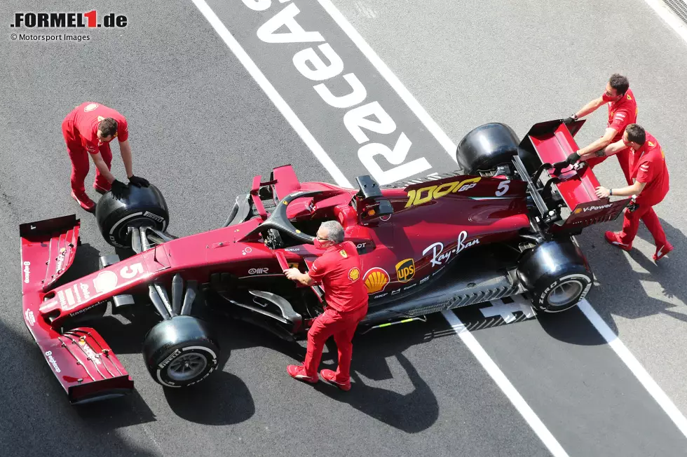 Foto zur News: Es ist das Weinrot der 1950er-Jahre: Für sein 1.000. Rennen im Rahmen der Formel-1-Weltmeisterschaft legt Ferrari in Mugello ein spezielles Retro-Design auf!