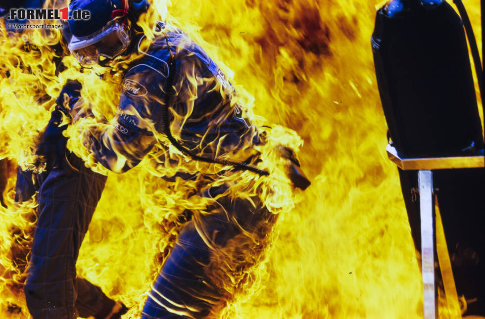 Es ist eines der berühmtesten Bilder der Formel-1-Geschichte: die Aufnahme zum Boxenfeuer bei Jos Verstappens Benetton B194 im Deutschland-Grand-Prix 1994 in Hockenheim. Doch in der jüngeren Formel-1-Vergangenheit gab es noch viele weitere Feuer-Zwischenfälle, wie unsere Fotostrecke zeigt. Es ist eines der berühmtesten Bilder der Formel-1-Geschichte: die Aufnahme zum Boxenfeuer bei Jos Verstappens Benetton B194 im Deutschland-Grand-Prix 1994 in Hockenheim. Doch in der jüngeren Formel-1-Vergangenheit gab es noch viele weitere Feuer-Zwischenfälle, wie unsere Fotostrecke zeigt.