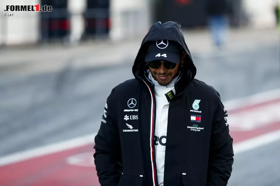 #1: Lewis Hamilton (Mercedes) - 24,2 Millionen Follower. Noch Fragen? Mit alleine 5,6 Millionen Followern auf Twitter wäre Hamilton schon die Nummer eins, mit seinen weiteren 14,4 Millionen von Instagram pulverisiert er die Konkurrenz. 4,2 Millionen Fans auf Facebook kommen noch dazu. Der Weltmeister dominiert auch in den sozialen Medien! Foto zur News: #1: Lewis Hamilton (Mercedes) - 24,2 Millionen Follower. Noch Fragen? Mit alleine 5,6 Millionen Followern auf Twitter wäre Hamilton schon die Nummer eins, mit seinen weiteren 14,4 Millionen von Instagram pulverisiert er die Konkurrenz. 4,2 Millionen Fans auf Facebook kommen noch dazu. Der Weltmeister dominiert auch in den sozialen Medien!