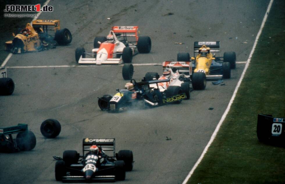 Foto zur News: Brands Hatch am 21. August 1988: Bei diesem schweren Unfall in der Formel 3000 zieht sich Johnny Herbert (gelbes Auto oben links) mehrere Beinbrüche zu. Seine Motorsport-Karriere scheint beendet zu sein ...