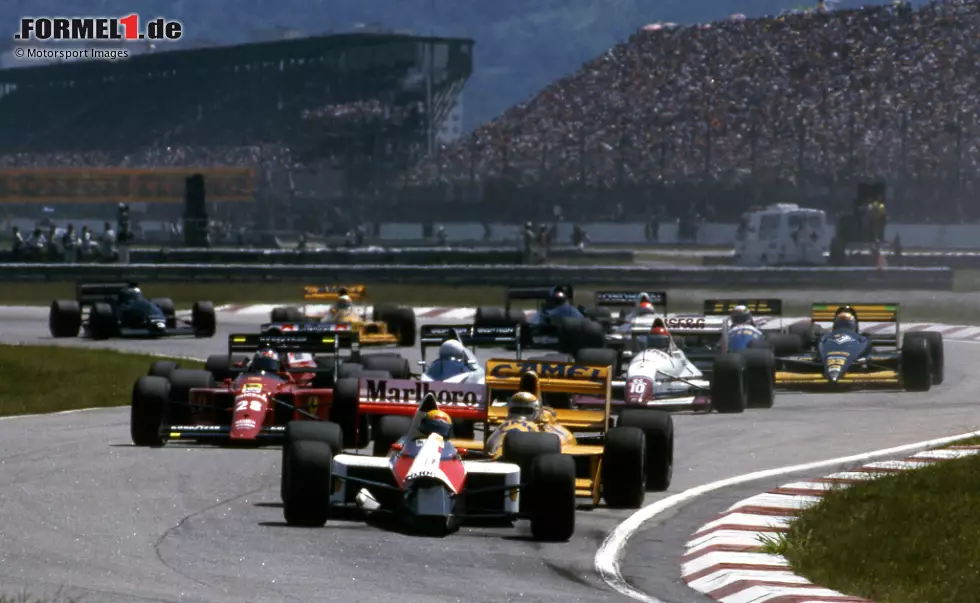 Auch im Rennen läuft es gut für Herbert, nicht aber für Lokalheld Ayrton Senna, der den Start von Pole kommend verhaut. Nach einer Berührung muss er mit Schaden an die Box, seine Siegchance beim Heimspiel ist früh dahin. Foto zur News: Auch im Rennen läuft es gut für Herbert, nicht aber für Lokalheld Ayrton Senna, der den Start von Pole kommend verhaut. Nach einer Berührung muss er mit Schaden an die Box, seine Siegchance beim Heimspiel ist früh dahin.