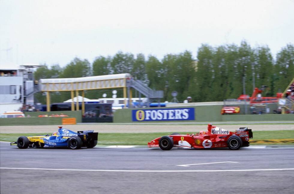 Foto zur News: Alonso kämpft derweil mit einem angeschlagenen Motor und nicht gut funktionierenden Reifen. Einen Weg vorbei findet Schumacher trotz des überlegenen Ferraris aber nicht.