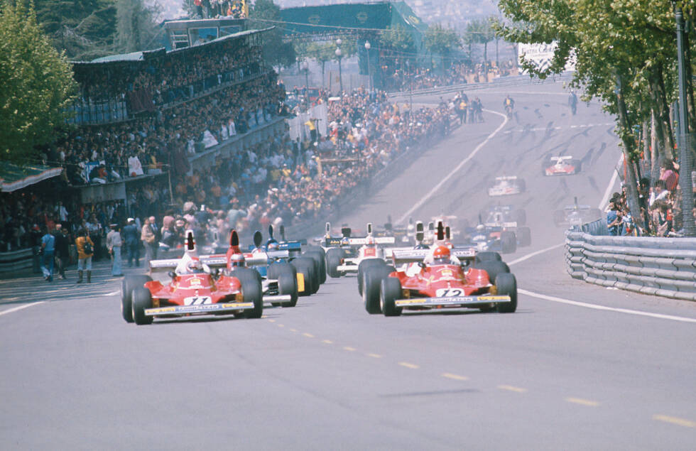 Foto zur News: Ferrari - 3 Titel (1975-1977): In den Anfangsjahren der Formel 1 gibt es keine jahrelange Dominanz. Mitte der 70er-Jahre ist Ferrari das erste Team, das drei WM-Titel in Folge gewinnen kann. Niki Lauda führt die Scuderia nach mehr als zehn Jahren wieder an die Spitze.