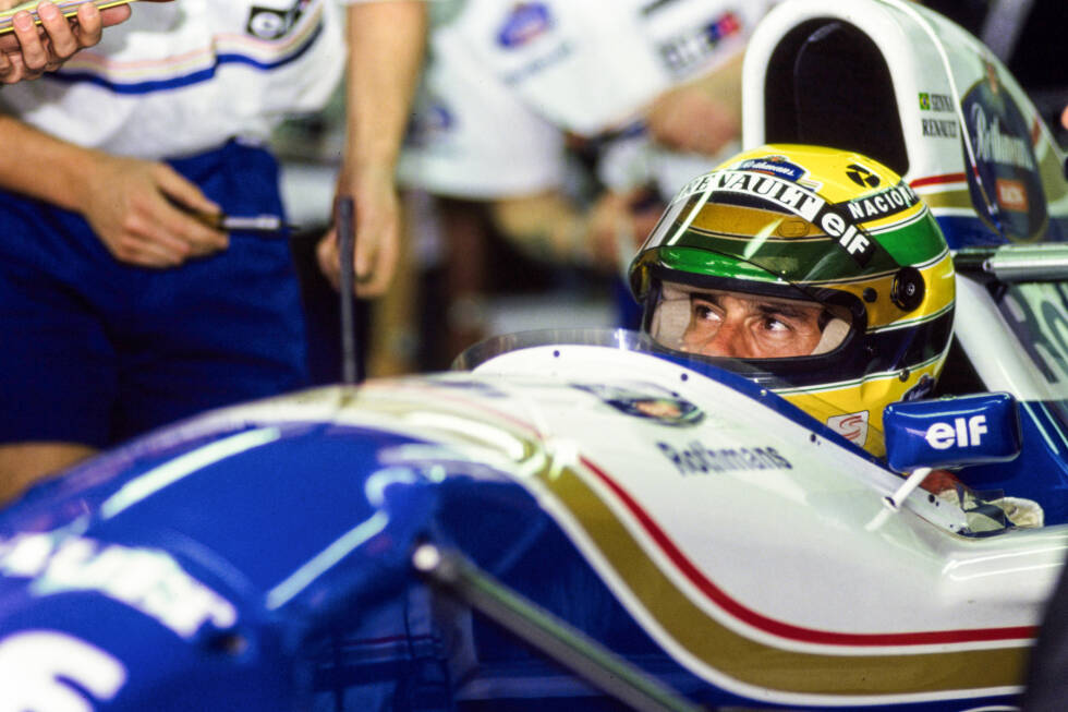 Foto zur News: 1994 soll es noch einmal aufwärts gehen: Williams verpflichtet Superstar Ayrton Senna, doch bereits beim dritten Rennen verunglückt der Brasilianer tödlich. Während Schumacher Weltmeister wird, liegt Williams trotzdem bei den Teams vorne. Bis 1997 holt der Rennstall fünf Teamtitel in sechs Jahren.